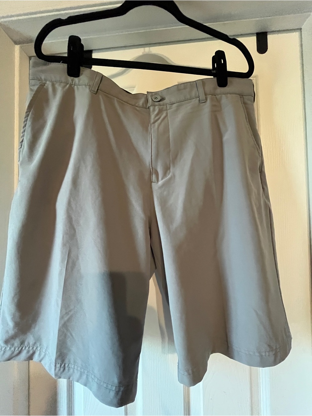 Izod Men's Flat Front Golf Shorts in Light Gray